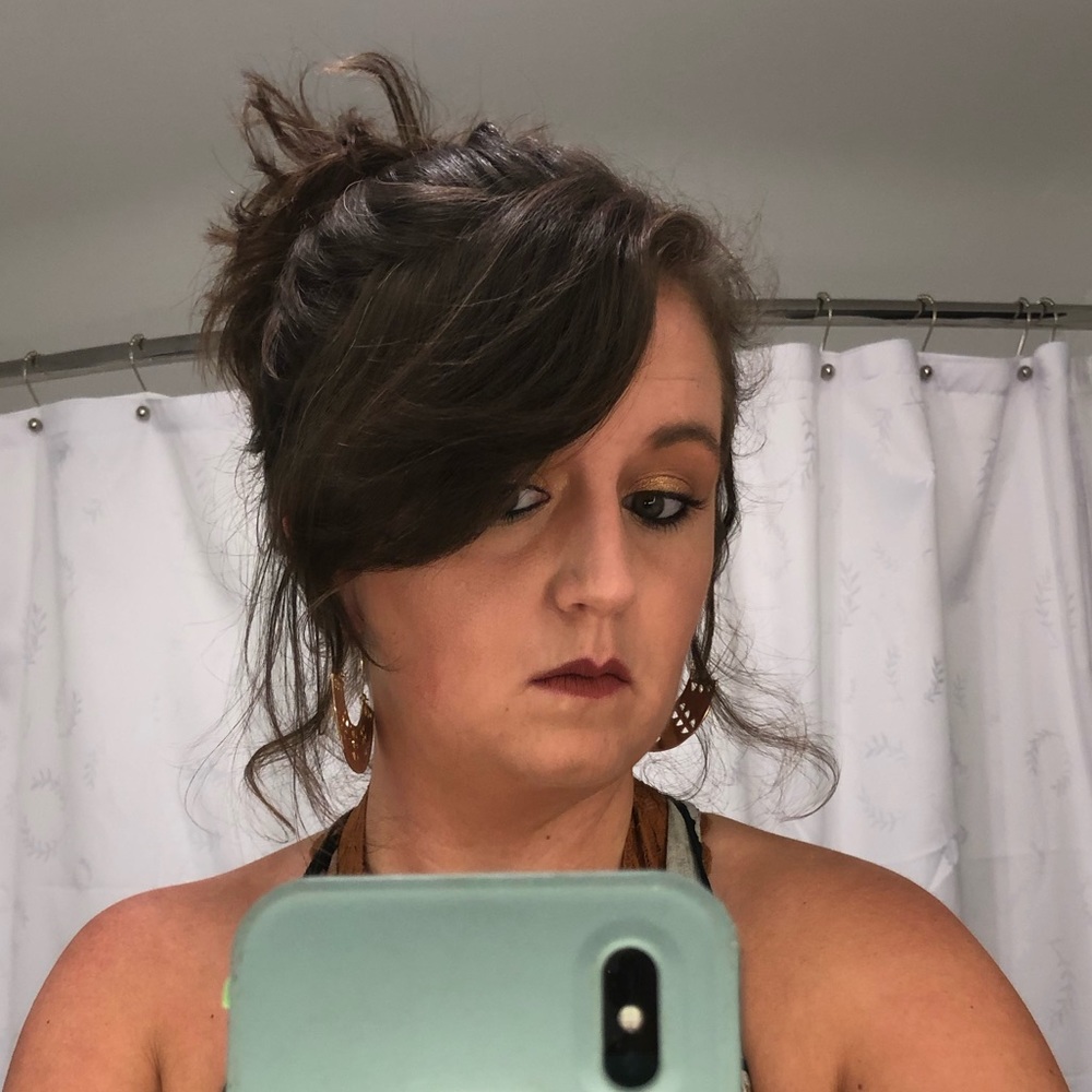 Meet your Posher, Courtney
